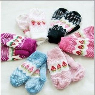 冬季保暖之選 可愛草莓針織手套