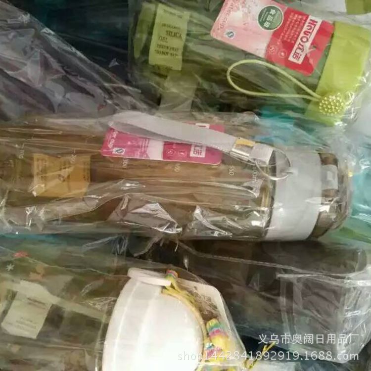 地攤經濟新寵 2016熱賣摔不破太空杯，5元模式搭配錄音廣告批發攻略